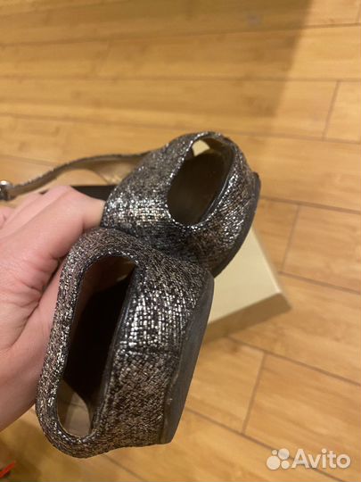 Босоножки женские