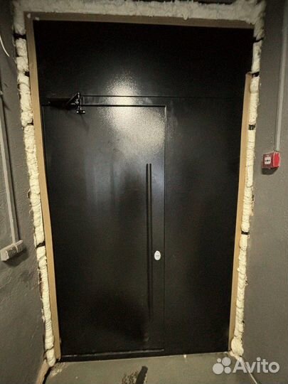 Дверь входная железная уличная