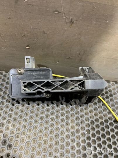 Замок лючка бензобака ML 164 GL W164 Mercedes