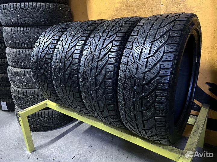 Tigar Winter 215/45 R17