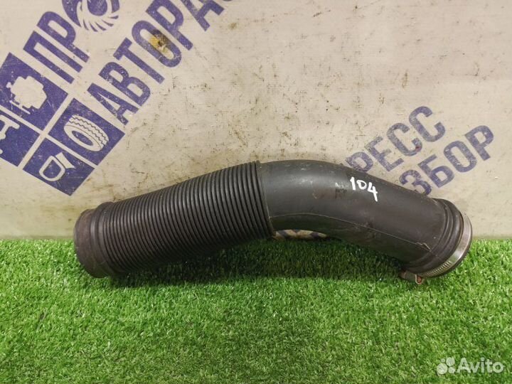 Патрубок воздушного фильтра Volkswagen Golf 3