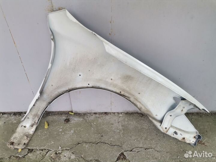 Крыло левое Pontiac vibe