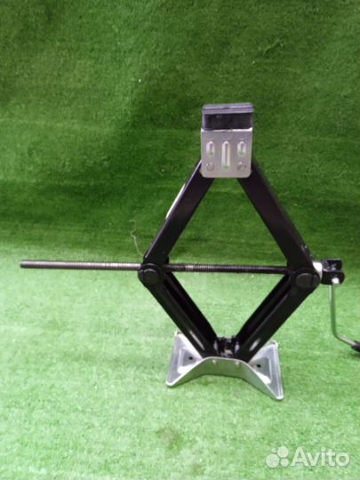 Домкрат ромбический 1,3т