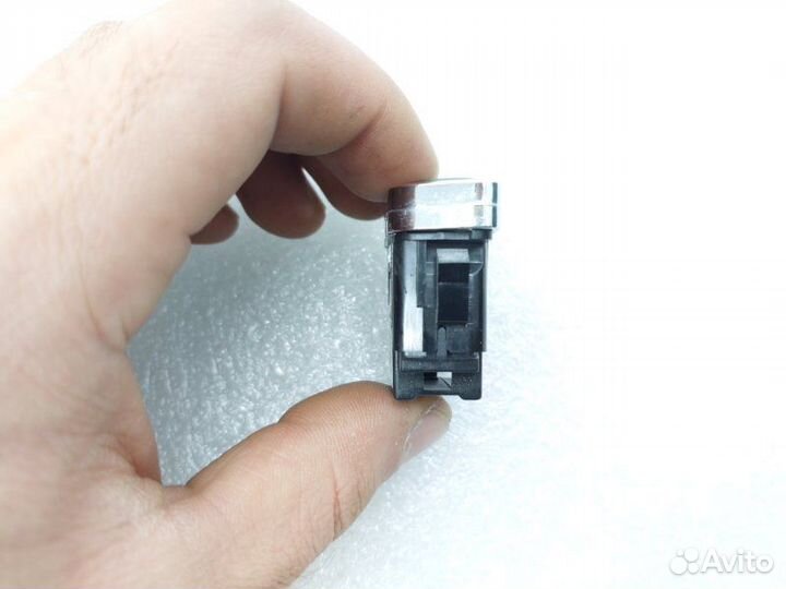 Кнопка центрального замка передняя правая Ford