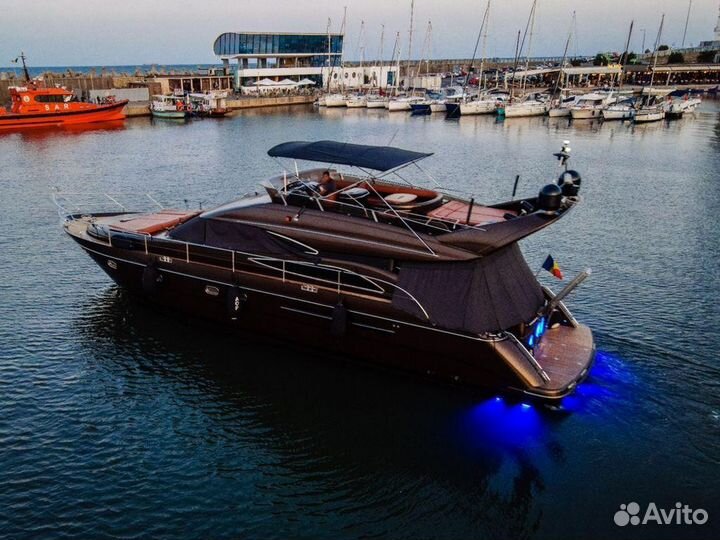 Моторная яхта Princess 61