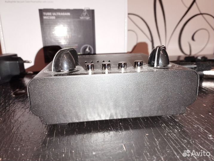 Микрофонный предусилитель Behringer MIC300