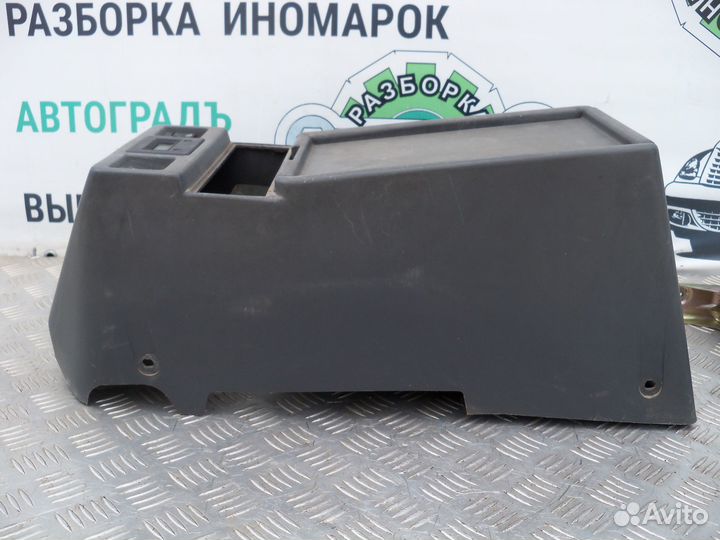 Консоль между сидений Nissan Patrol K160 / K260 92