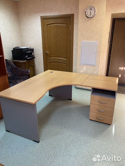 Стол угловой с тумбой Шатура