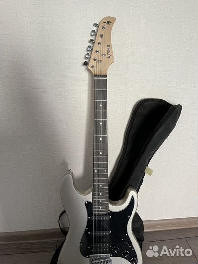 Электро гитара, комбик, каблеь