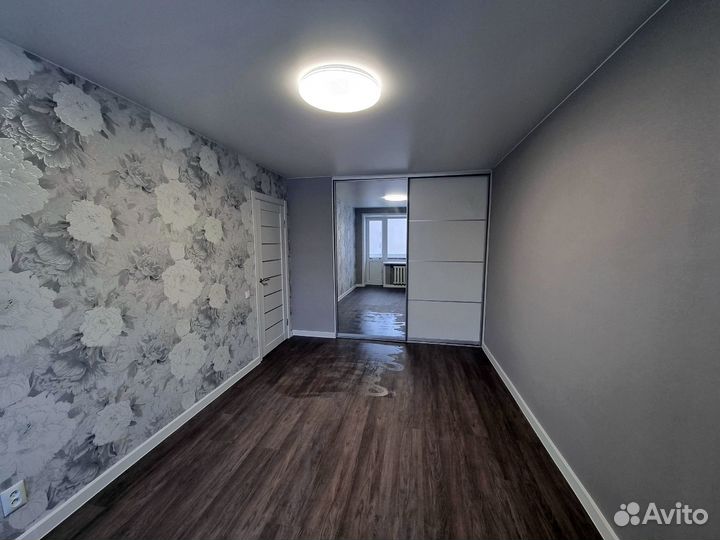 Стеклянная перегородка