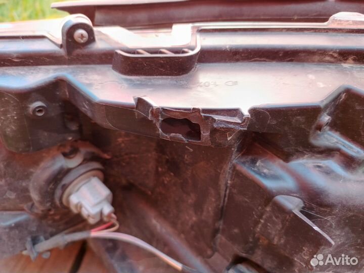 Фара передняя правая Toyota Rav 4 5 поколение