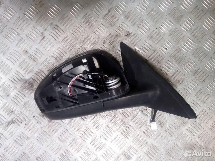 Зеркало правое Nissan Almera G15