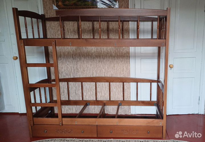 Кровать двухьярусная