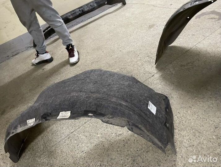 Подкрылки с шумоизол на Toyota LC Prado 150