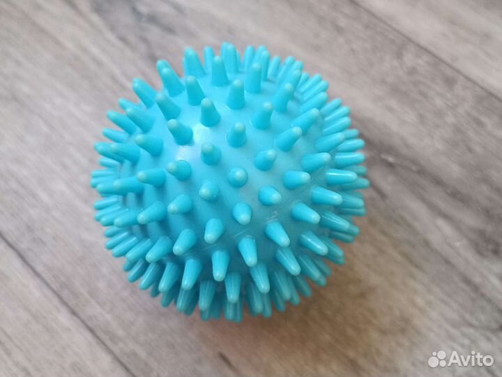 Массажный мячик с шипами. Молекула