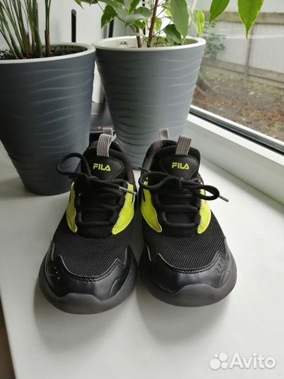 Продам кроссовки fila
