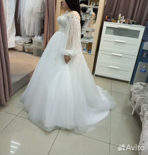 Свадебное платье со шлейфом