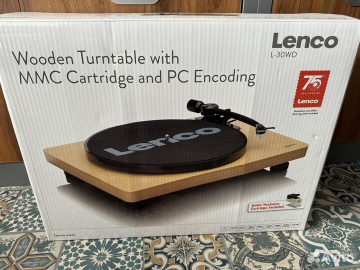 Проигрыватель винила Lenco L-30 новый