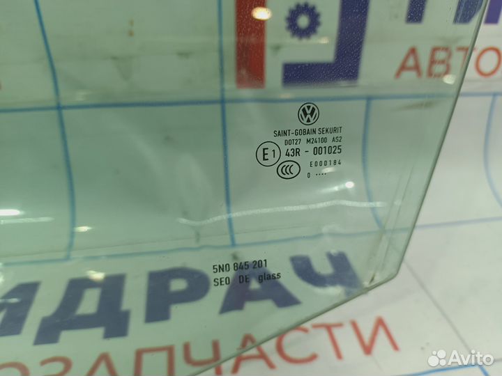 Стекло двери передней левой Volksvagen Tiguan (NF)