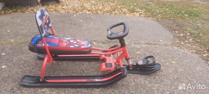 Детский снегокат со спинкой