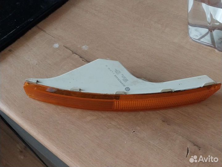 Поворотники передние в бампер пассат б6