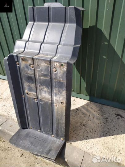 Подкрылок кабины лев. MAN TGS 2008 81612100675