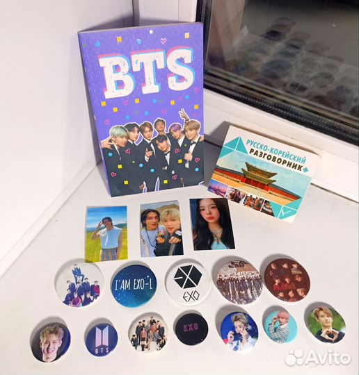 К-поп атрибутика, значки, блокнот, карточки