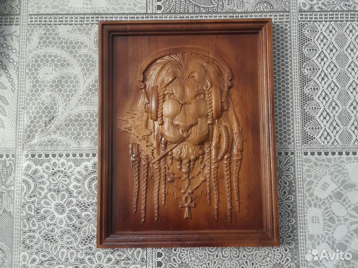 Резная картина, лев