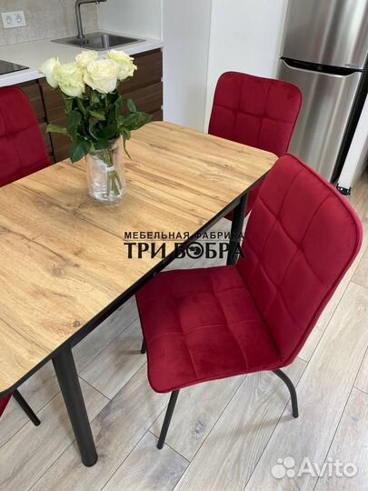 Стол раздвижной и 4 стула обеденная зона