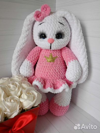 Вязаные игрушки ручной работы зайка