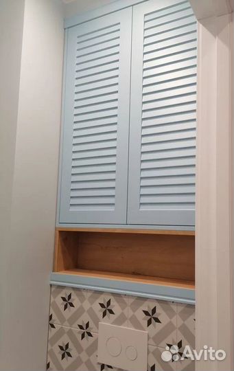 Шкаф над инсталяцией в ванной и туалете