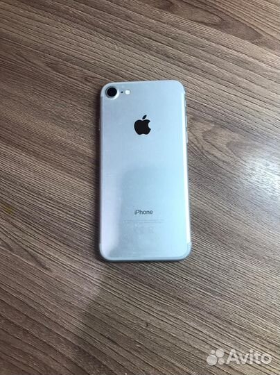 Телефон iPhone 7