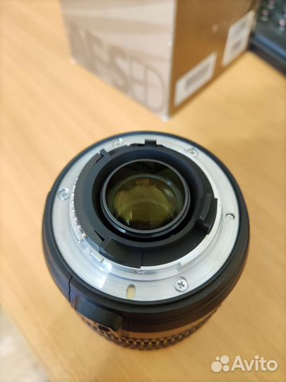 Объектив Nikon 18-70