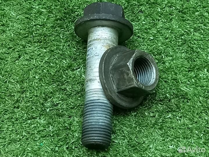 Болт подвески передний правый Land Rover Range