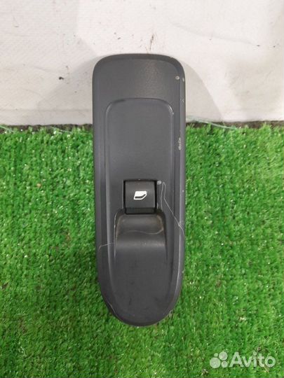 Кнопка стеклоподъемника передняя правая Peugeot