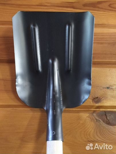 Вилы СССР и лопаты совковые