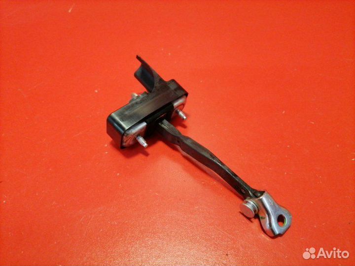 Ограничитель двери задний правый Lexus Lx570