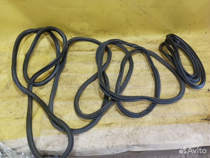 Уплотнитель проема двери Audi A4 B9 2015 Ауди