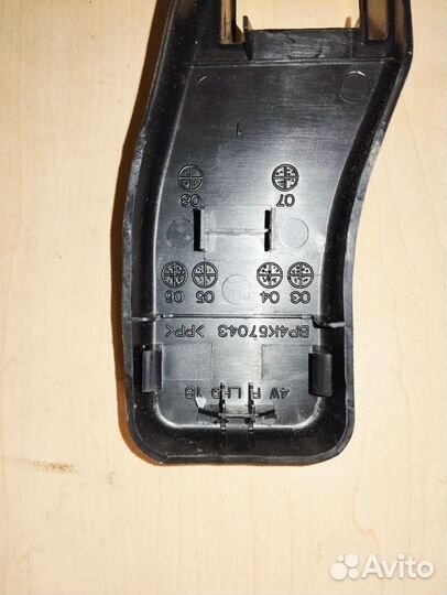 Заглушка крепления сиденья для Mazda 3 BK