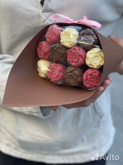 Шоколадные пионы розы