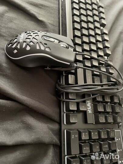 Продам ноутбук Acer E1-570G торг уместен