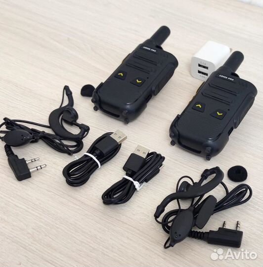 Рация-радиостанция в комплекте с наушниками