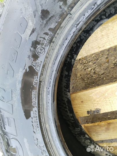 Bridgestone Ice Cruiser 7000 215/70 R16 70T