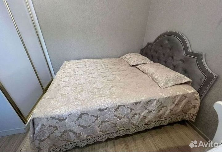 Двухспальная кровать с молдингом