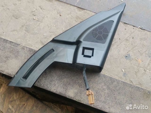 Уголок двери правый внутренний Nissan Teana J31