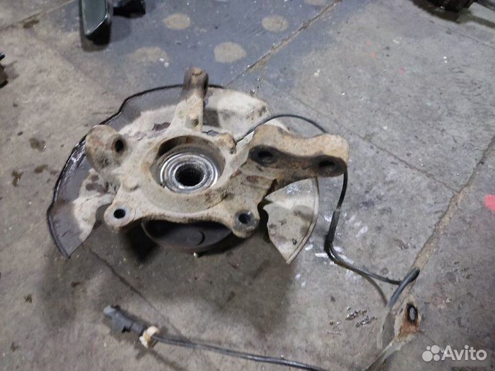 Кулак поворотный передний левый Geely Emgrand Ec7