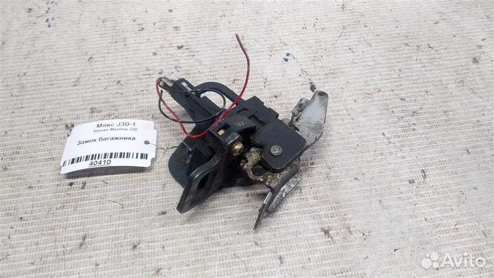 Ответная часть замка багажника Nissan Maxima J30