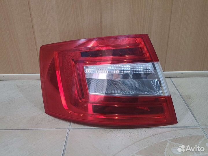 Фонарь задний левый Skoda Octavia A7