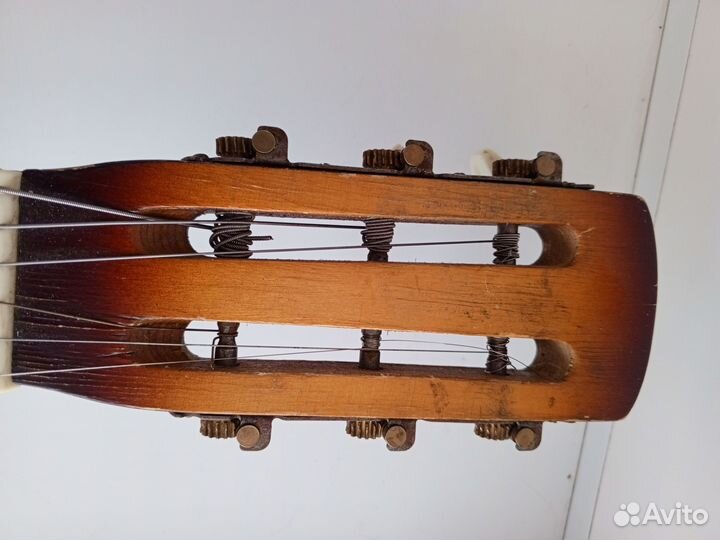 Акустическая гитара