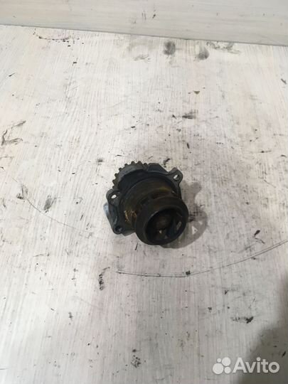 Насос охлаждения помпа Тоуран 045121019d